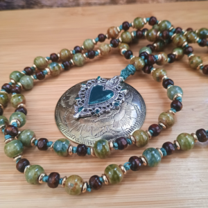 Collier Mala bois et céramique : Kaki et ex-voto