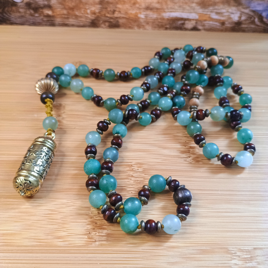 Mala d'intention, aventurine verte et bois.