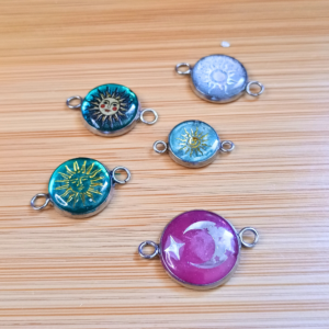 Bracelet cordon Médaille acier et résine Soleil Lune