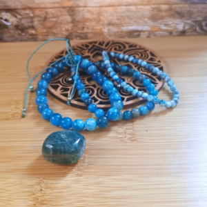 Bracelet perles naturelles apatite sur cordon nylon réglable