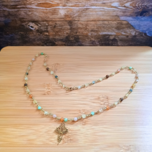 Collier Unalome acier, laiton et perles pierres naturelles