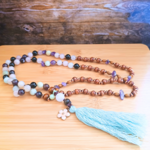 Mala Cocon de Douceur : quartz rose, obsidienne noire, améthyste, amazonite et chrysoprase