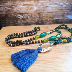 Mâlâ Bois et perles de vert bleu nuit, vert d'eau et anis, pompon coton